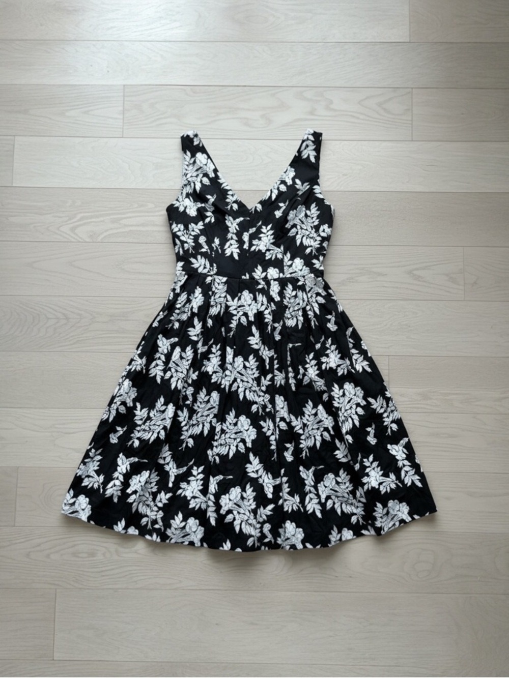 Betsey Johnson Black White Floral Fit & Flare Midi Dress | Size 8 EUC